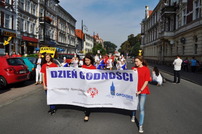 dzień godności.jpeg Świętowali integracyjny dzień godności